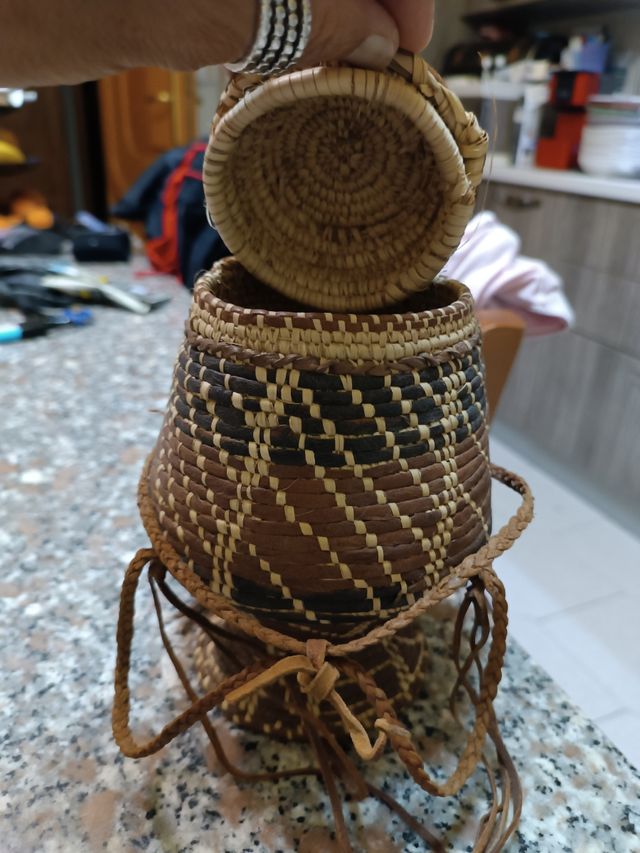 Piccolo cestino intrecciato