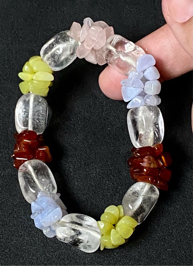 Pulsera a mano de cristal de roca, cuarzo y agatas