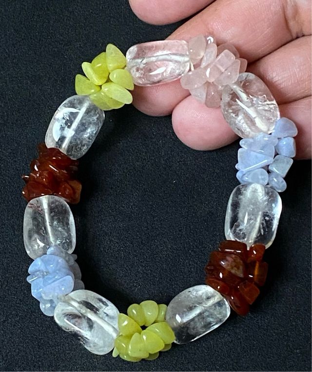 Pulsera a mano de cristal de roca, cuarzo y agatas