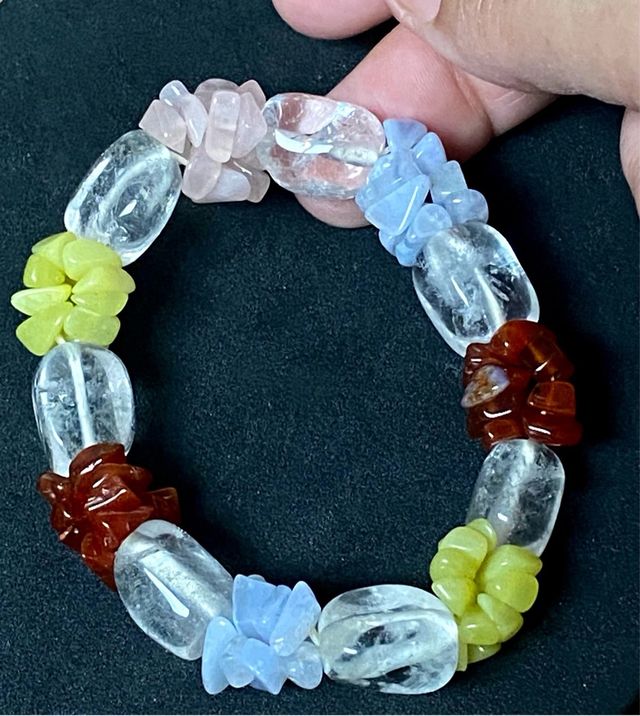 Pulsera a mano de cristal de roca, cuarzo y agatas