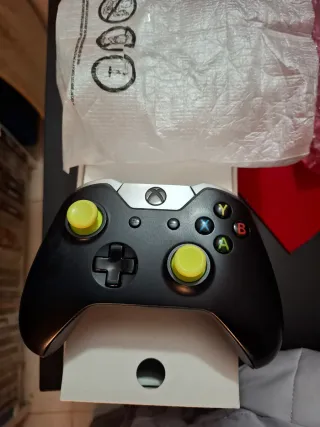 CONSOLA COMPLETA XBOX ONE 1 TB COMO NUEVA