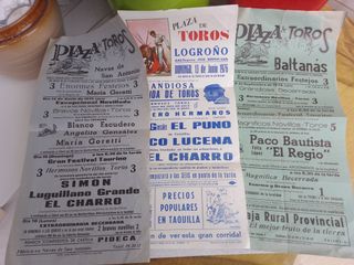 26 CARTELES DE CORRIDAS DE TOROS + 1TARJETA POSTAL