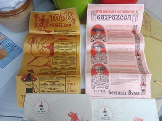 26 CARTELES DE CORRIDAS DE TOROS + 1TARJETA POSTAL