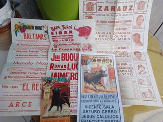 26 CARTELES DE CORRIDAS DE TOROS + 1TARJETA POSTAL
