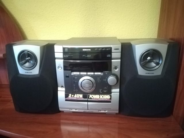 Colección de libros y CDs