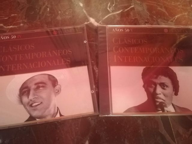 Colección de libros y CDs