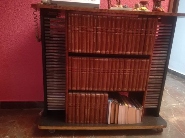 Colección de libros y CDs