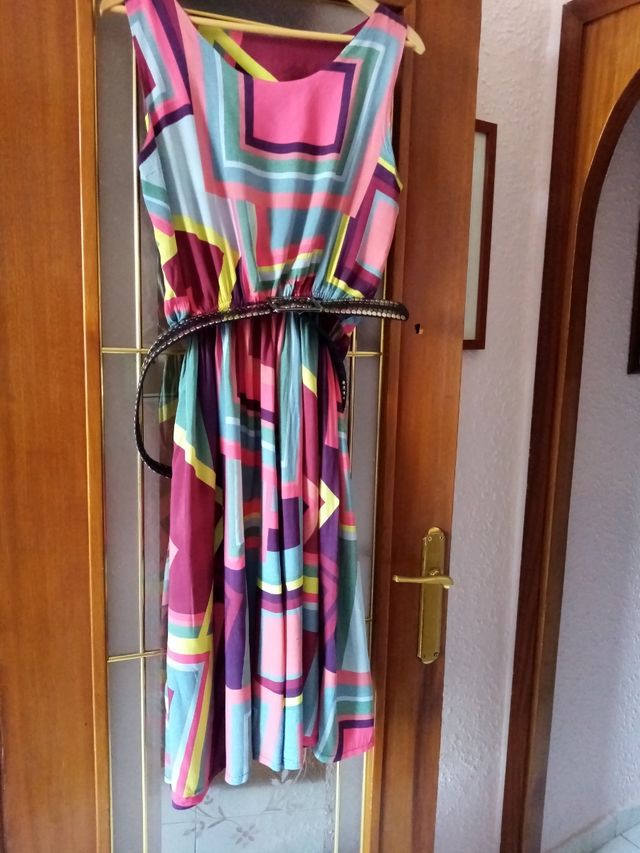 vestído acampanado, tipo pin up