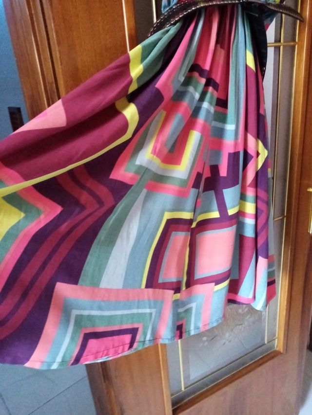 vestído acampanado, tipo pin up