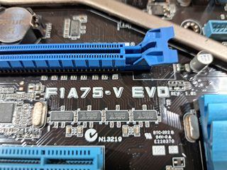 Placa ASUS F1A75-V EVO (FM1)