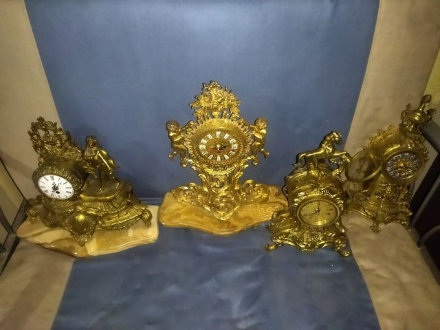 Vendo relojes de. bronce antiguos