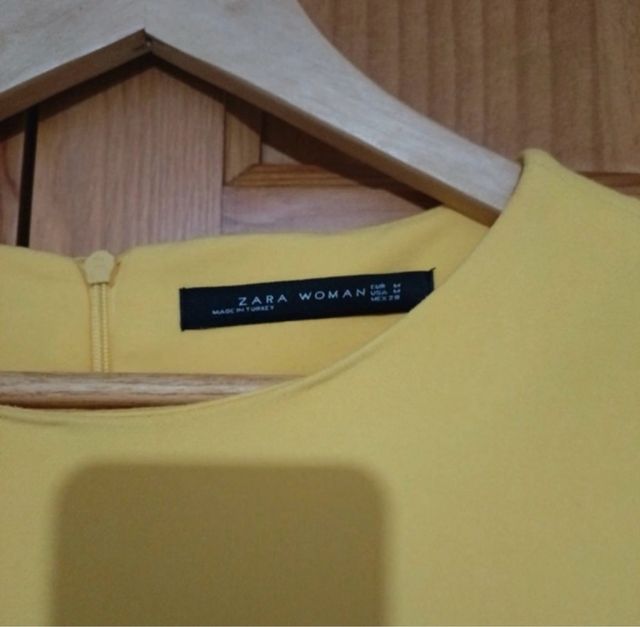 Vestido amarillo de Zara