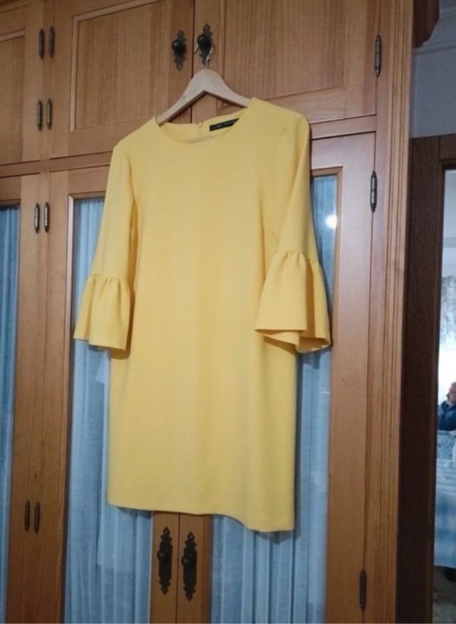 Vestido amarillo de Zara