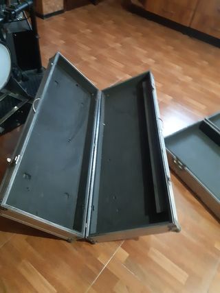 Flightcase 76  y 61 teclas flycase.