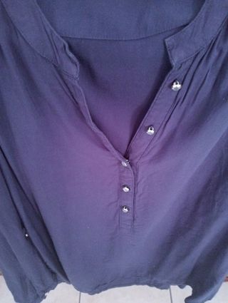 Camicia blu,con bottoni gioiello.