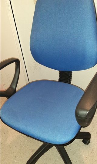 Silla de escritorio con ruedas 