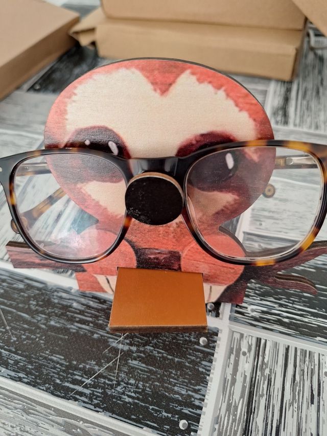 Soporte gafas perezoso