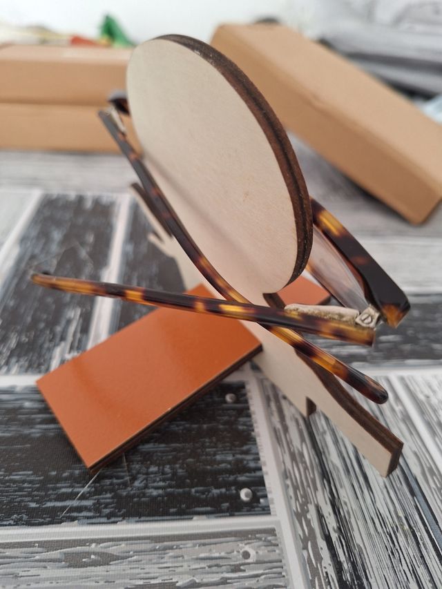 Soporte gafas perezoso