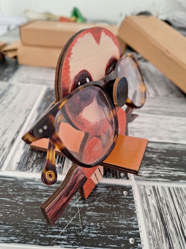 Soporte gafas perezoso