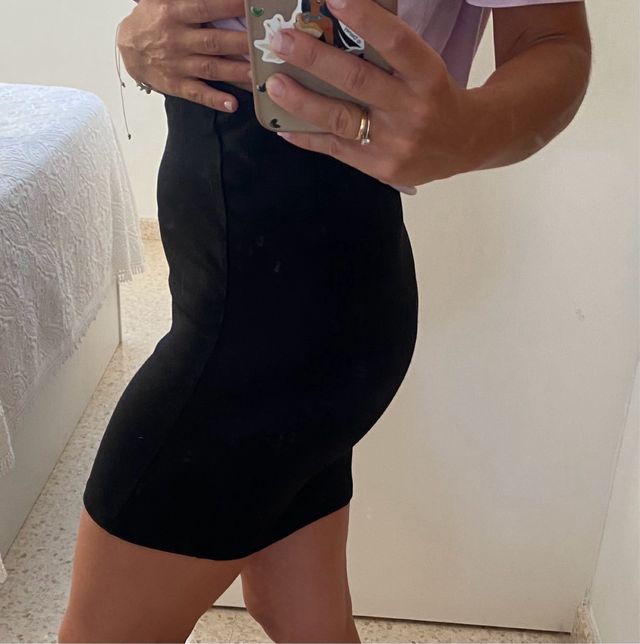 Falda negra Stradivarius 