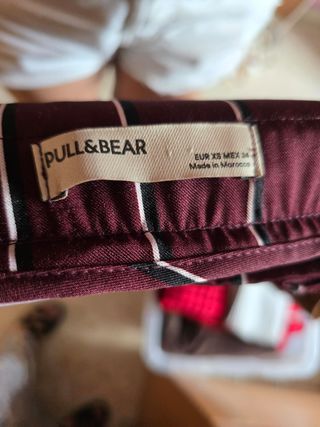 Falda burdeo del pull and bear