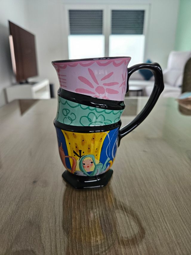 Taza Alicia apilada
