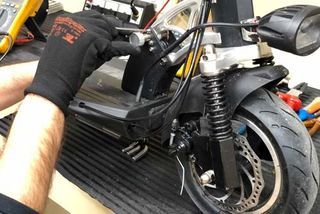 Se reparan patinetes eléctricos