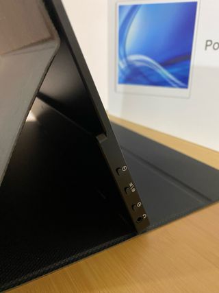 Monitor y soporte fijo