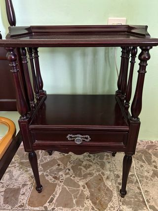 Cama de 105cm mas mesita y cajonera.