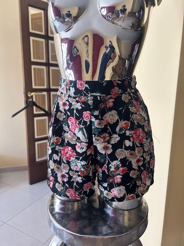 Pantaloncino a vita alta floreale 