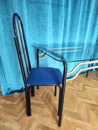 Preciosa mesa con 6 sillas negra y dorada