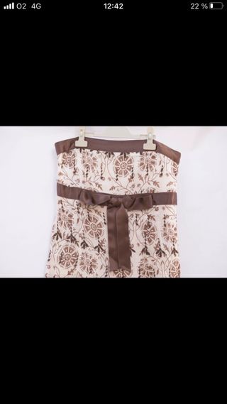 Vestido y camisa elegantes etiem