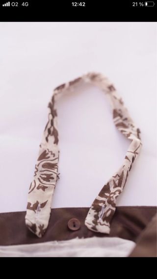 Vestido y camisa elegantes etiem