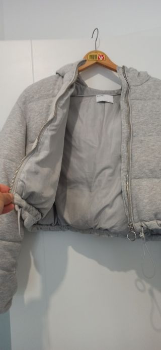 Cazadora acolchada, color gris claro