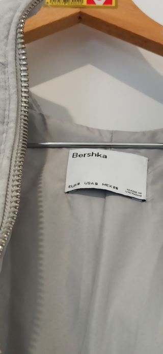 Cazadora acolchada, color gris claro