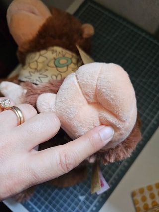 Peluche scimmia canterina Lelly