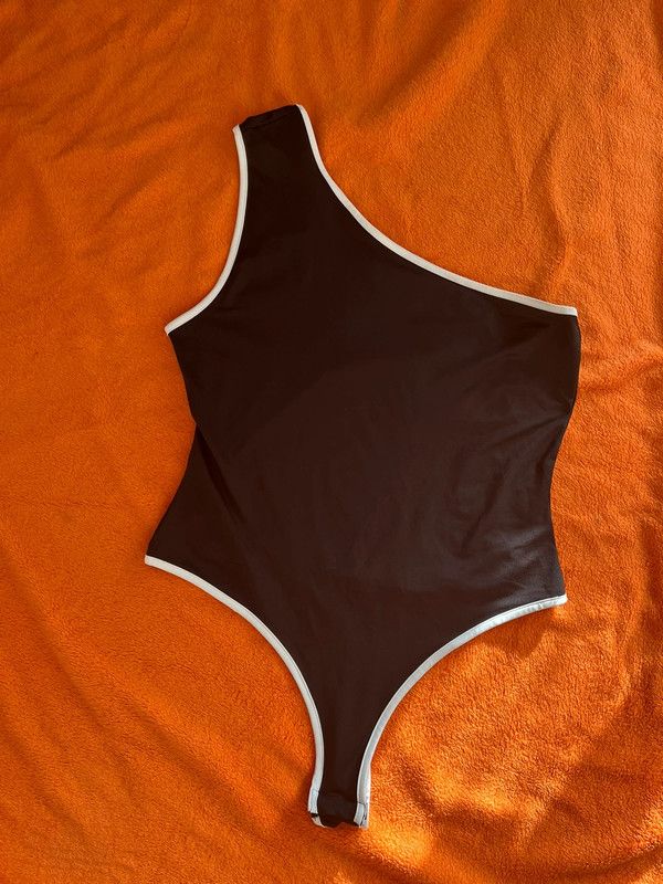 Body tanga de un hombro de H&M, L.