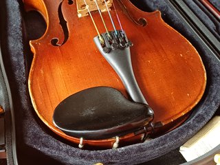 Violín húngaro S. XIX luthier Armin Sternberg