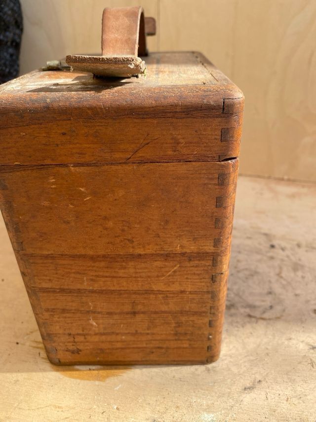 Antiguo aparato  de concurso palomas