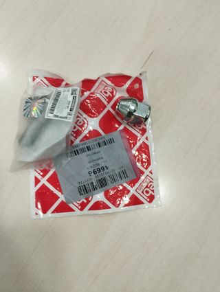 Se vende 5 tornillos y 5  tuercas de buje y Rueda