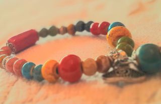 Pulsera Artesanal de Cuentas Colores Vivos | Amule