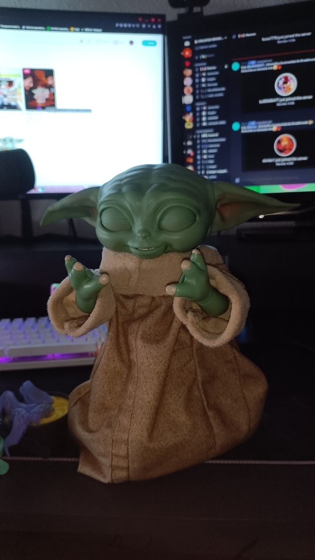 Baby Yoda Animatronic Mandalorian