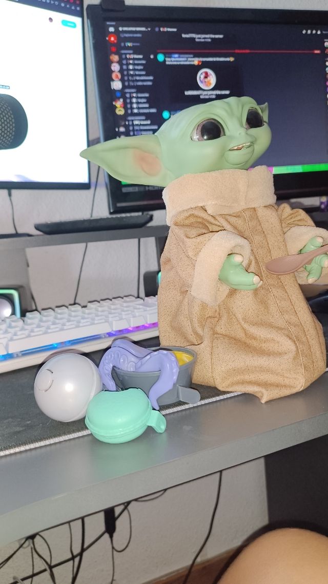 Baby Yoda Animatronic Mandalorian
