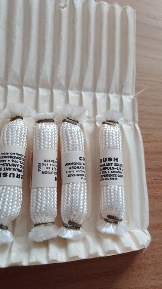 Antigüedad ampollas amoniaco solución inhalante