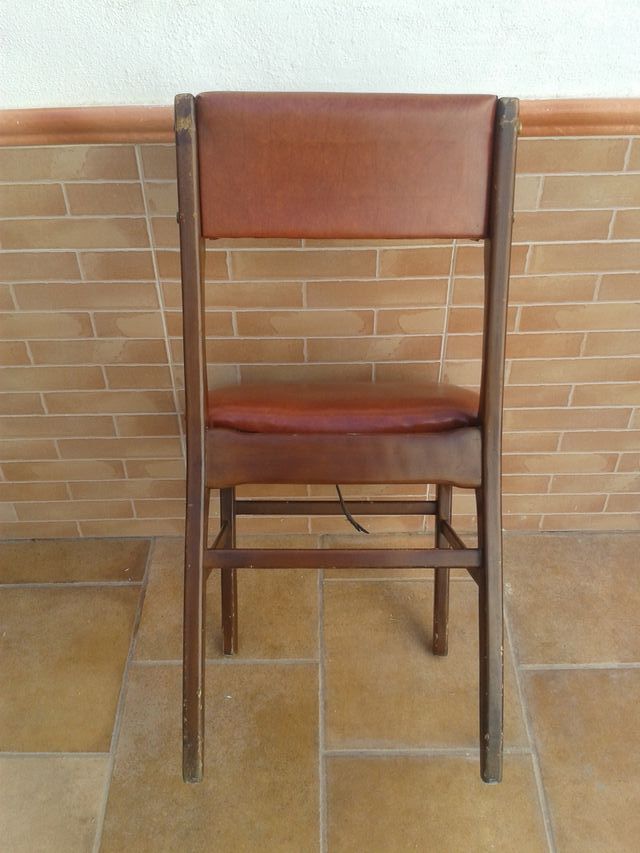 Coppia di sedie, seduta e schienale in skay rosso