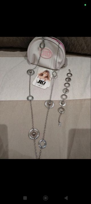 Set di collane,orecchini,e poscet.