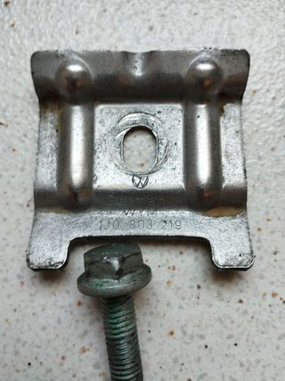 TORNILLO CHAPA ANCLAJE BATERIA VOLKSWAGEN SEATAUDI