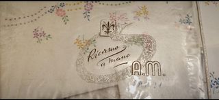 Lenzuolo matrimoniale ricamato con federe