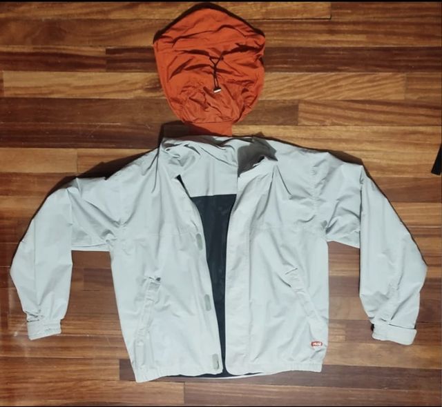 Chaqueta fila impermeable