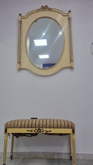 Banqueta y espejo isabelino